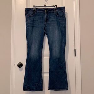 Womens American Eagle Super Stretch Kick boot Jeans.